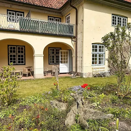 Rittmeister-zimmer Emkendorf * Emkendorf (Rendsburg-Eckernforde)